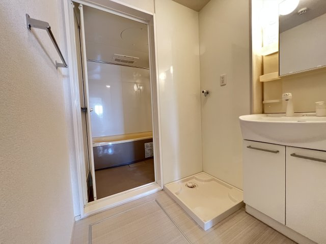 スタースレイプの玄関|シャンプードレッサー付き　洗濯機置き場