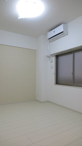ショウエイ靱の洋室