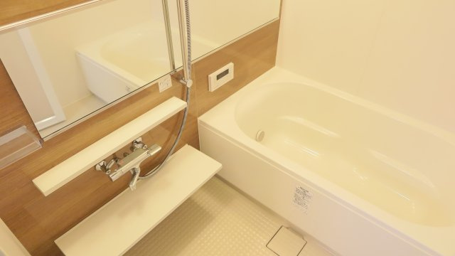 ショウエイ靱の浴室