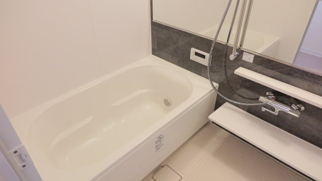 ショウエイ靱の浴室