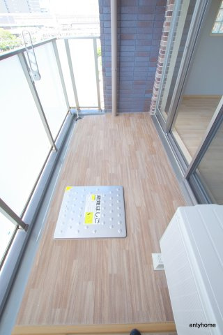 レオングラン新大阪レジデンス　仲介手数料無料のバルコニー