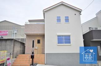 【外観】 | 1号棟　現地（2019年6月）撮影
堂々完成しました！即入居可能♪
土地面積118.11㎡（35.72坪）、建物面積100.20㎡（30.31坪）。
『収納豊富な家』陽当たり良好です！