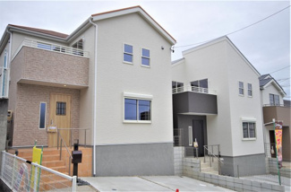 【外観】 | 1号棟　現地（2019年6月）撮影
駐車並列2台可能。