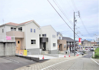 【前面道路含む現地写真】 | 1号棟　現地（2019年6月）撮影
南側は幅員約9.33m！の公道に接面。 