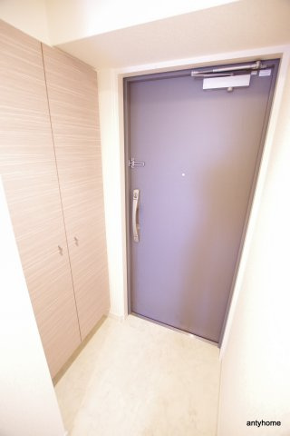 スワンズシティ新大阪　仲介手数料無料の玄関
