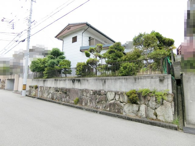 松が丘　売り土地の前面道路含む現地写真