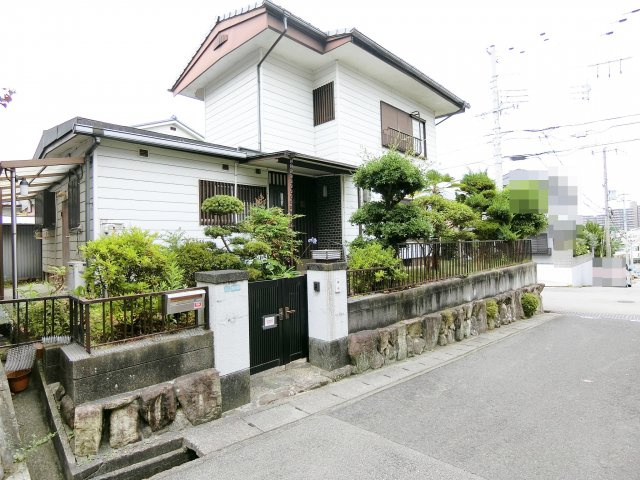 松が丘　売り土地の前面道路含む現地写真