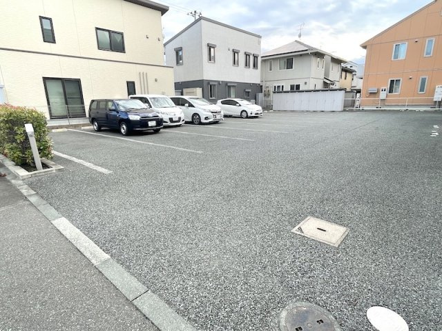 メゾンマスト盛南Ⅴの駐車場