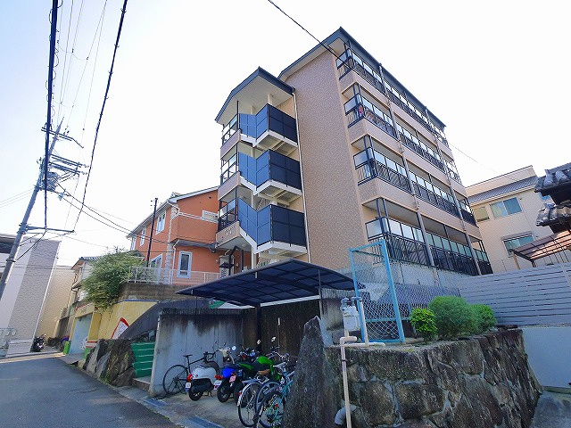 プレステージ富雄の外観|落ち着いた雰囲気の外観です