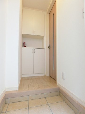 【展望】 | ティエドゥール | 玄関から室内への景観です！右手にリビングダイニングキッチンがあります☆