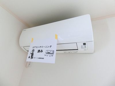 【設備】 | ティエドゥール | リビングダイニングキッチンには暑い夏や寒い冬に大活躍のエアコン付きです☆冷暖房完備で1年中快適に過ごせます♪