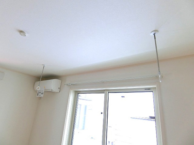 【設備】 | ティエドゥール | リビングダイニングキッチンにある室内物干しです！雨の日やお出掛け時の室内干しにとても便利☆花粉や梅雨の時期に重宝しますね♪