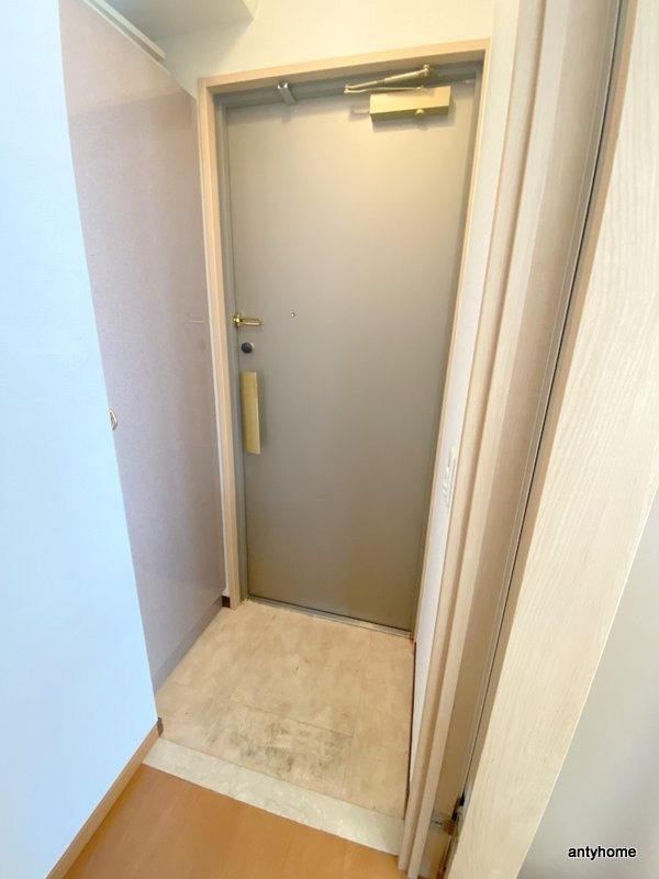 コンフォール南森町　仲介手数料無料の玄関