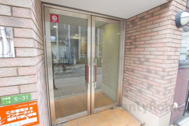 コンフォール南森町　仲介手数料無料のエントランス