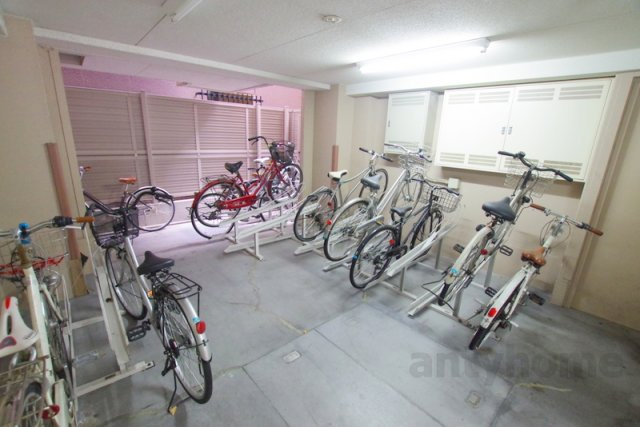 コンフォール南森町　仲介手数料無料の駐車場