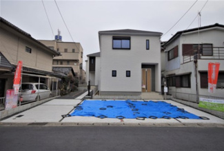 【外観】 | １号棟　現地（2020年1月）撮影
堂々完成しました！
敷地面積126.54㎡（38.27坪）。
駐車並列2台可能です。