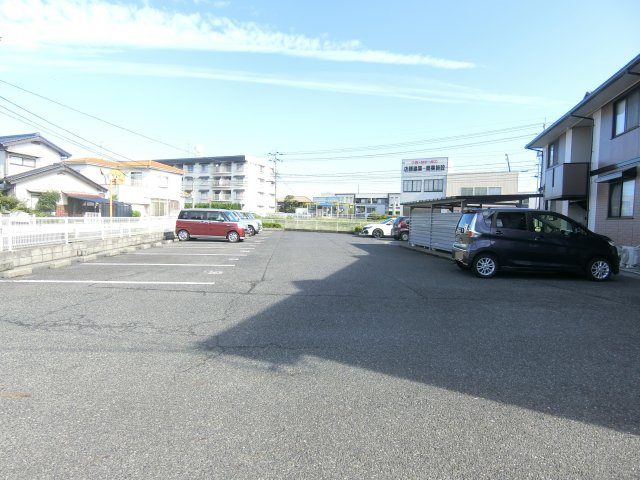 ファミールの駐車場