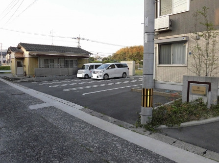 メルベーユ・セレントの駐車場