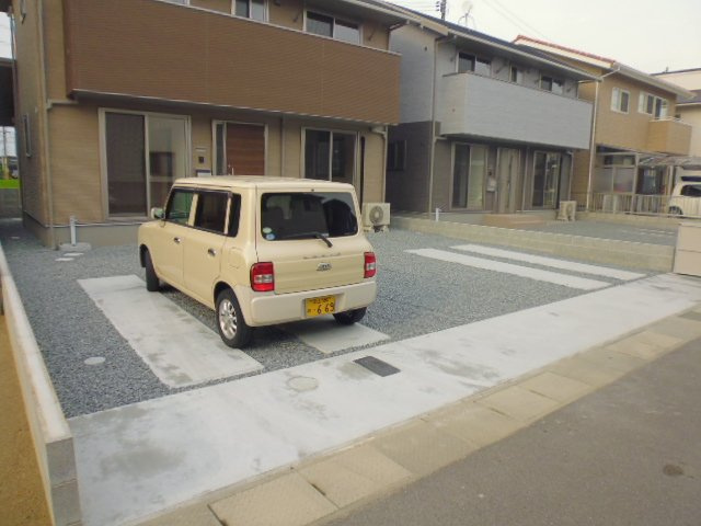 プリーマ中畝Ｂの駐車場