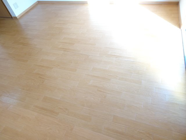 メルベーユ芝原Bの居間・リビング