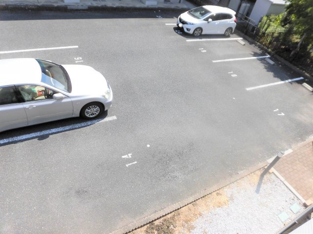メルベーユ芝原Bの駐車場
