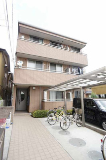 【その他共用部分】 | エントランスに繋がるアプローチと自転車置場です。