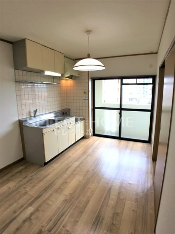 【居間・リビング】 | フレア栗田 | こちらの居間で趣味の時間をお楽しみください