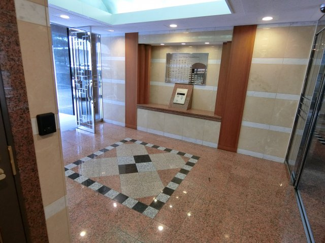 グランプレステージ西明石駅前のエントランス