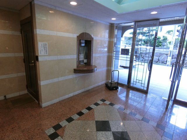 グランプレステージ西明石駅前のエントランス