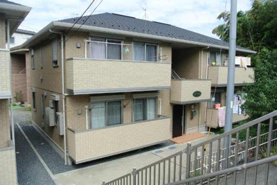 【外観】 | フィオーレB棟 | 横浜線・グリーンライン「中山」駅徒歩10分！ららぽーと横浜まで車で7分！通勤通学はもちろん、お買い物にも便利な立地♪嬉しいペットです♪