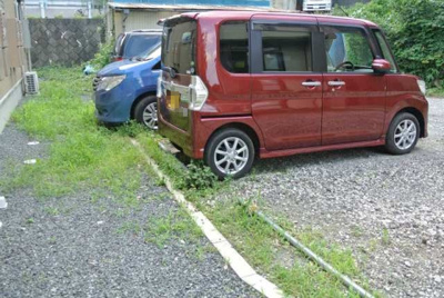 【駐車場】 | フィオーレB棟 | いつでも目の届く敷地内に駐車場があります♪荷物がかさばりがちなお買物にも、敷地内駐車場があると便利ですよね☆