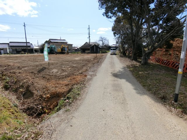 加古郡稲美町野寺　土地の前面道路含む現地写真