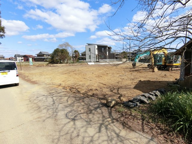 加古郡稲美町野寺　土地の前面道路含む現地写真|２号地を撮影　北側道路　西側から
