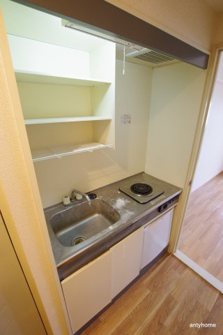 ロイヤルハイツ西淡路パート2　仲介手数料無料のキッチン