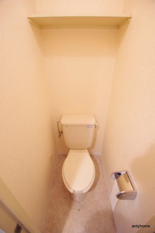 ロイヤルハイツ西淡路パート2　仲介手数料無料のトイレ