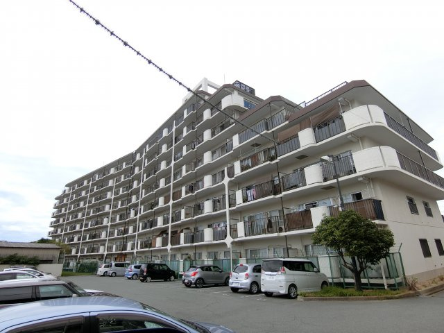 シャルム明石の外観|大規模なマンションです