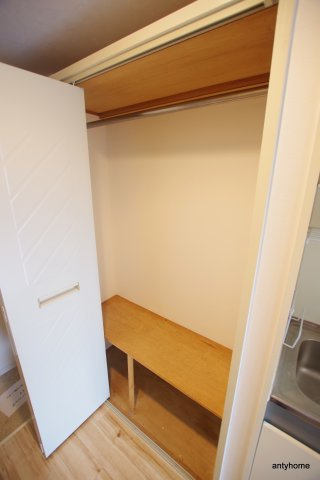 ロイヤルハイツ西淡路パート2　仲介手数料無料の収納
