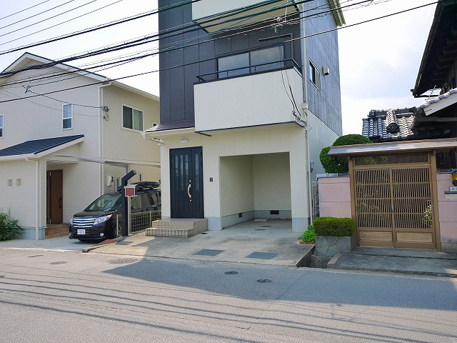 柏木町一戸建貸家の駐車場