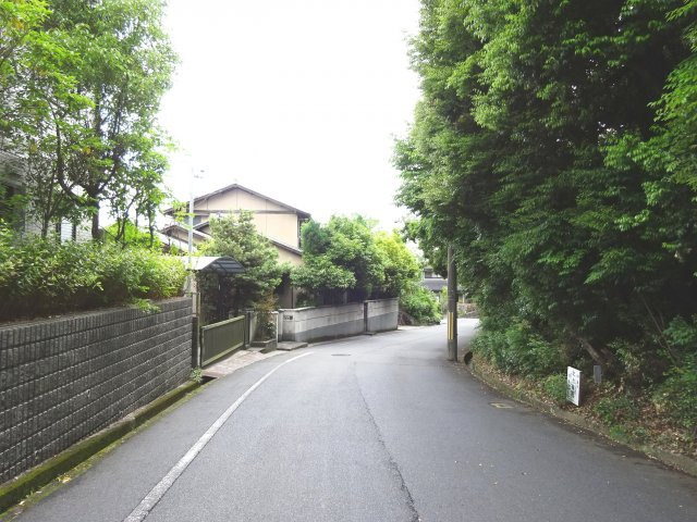 城陽市寺田宮ノ谷戸建の前面道路含む現地写真
