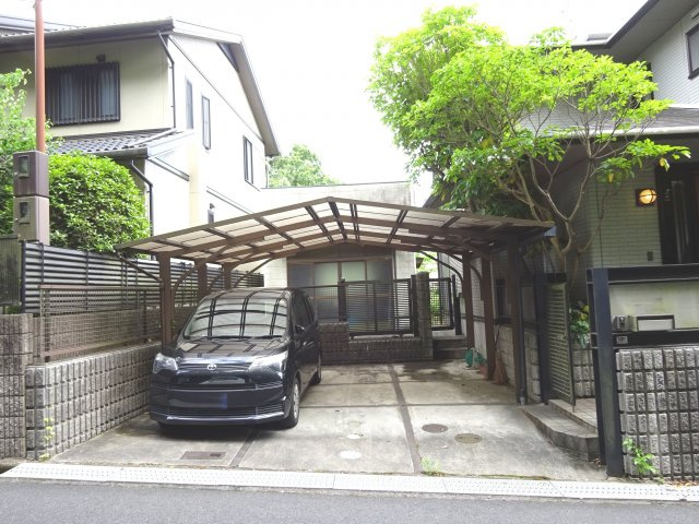城陽市寺田宮ノ谷戸建の駐車場