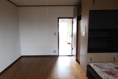 【洋室】 | ハイムヨコロⅡ | 窓側から見た洋室