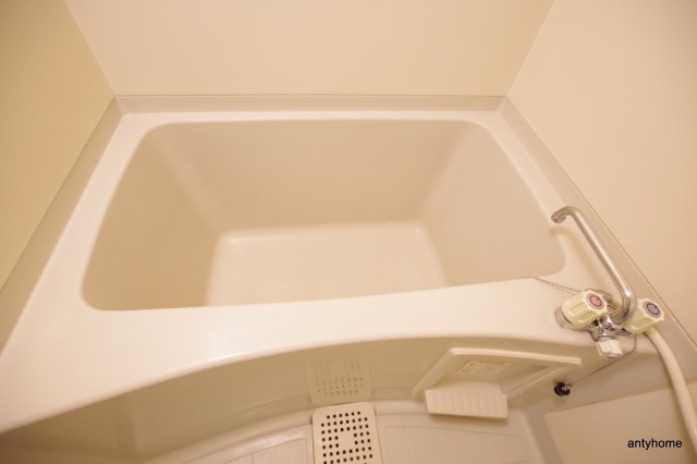 ミールズ新大阪　仲介手数料無料の浴室