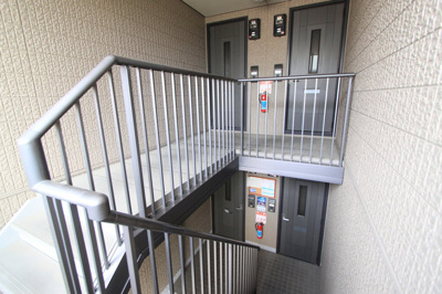 【玄関】 | エルドラード五位堂Ｅ | 収納もある玄関です