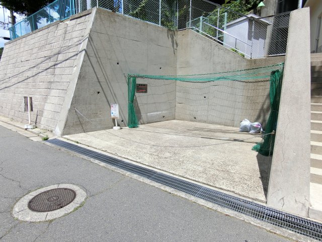 パレス朝霧ヶ丘のその他共用部分|ゴミステーション兼洗車スペース