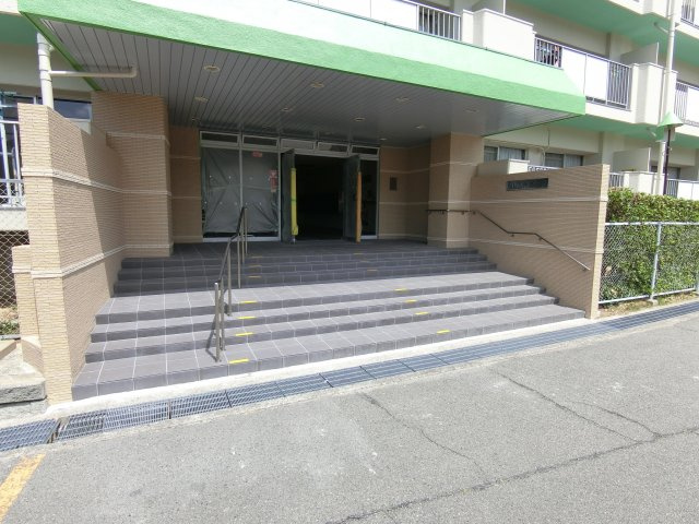 パレス朝霧ヶ丘のエントランス