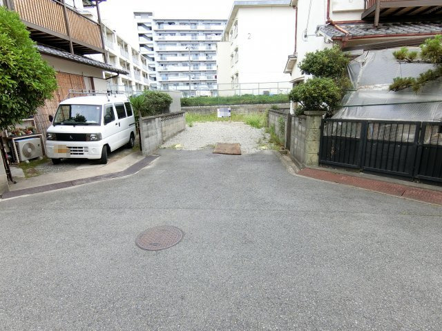 明石市魚住町住吉3丁目 売土地の前面道路含む現地写真