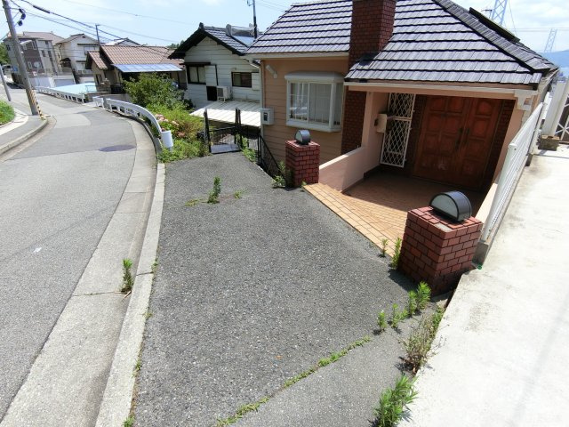 神戸市垂水区舞子台5丁目　中古戸建の前面道路含む現地写真