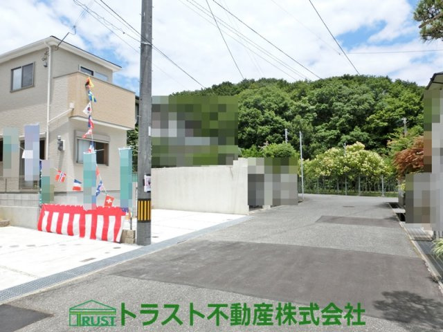 神戸市第23西区狩場台-2号地　新築戸建の前面道路含む現地写真