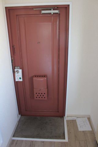 サンシャインハイツＢの玄関