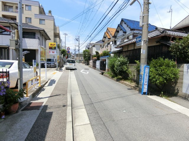 神戸市垂水区霞ヶ丘１丁目土地の前面道路含む現地写真|南西の角地　